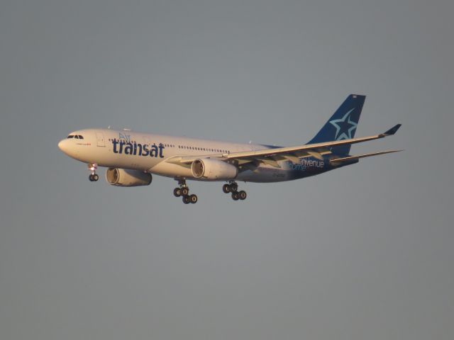 Airbus A330-200 (C-GTSZ)