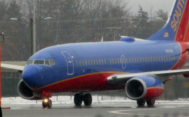 Boeing 737-700 (N931WN) - SWA1932 taxiing to gate 12 after an ILS landing on RW35 at KMHT.