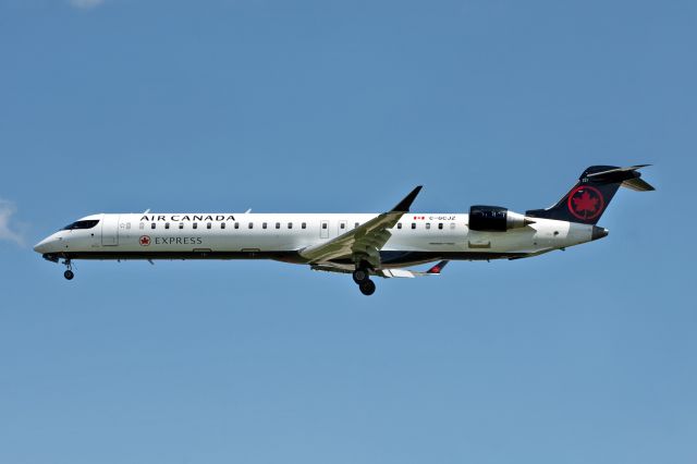 Canadair Regional Jet CRJ-900 (C-GCJZ)