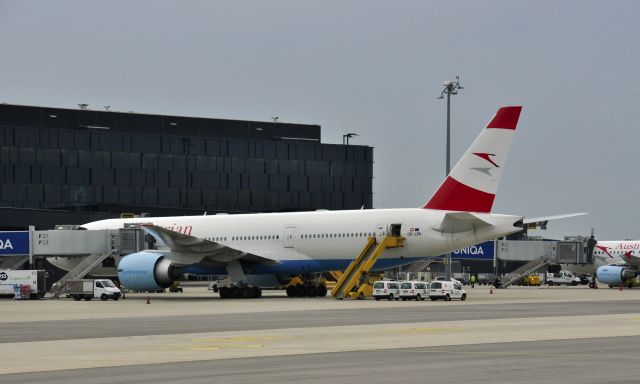 Boeing 777-200 (OE-LPA) - Austrian Airlines Boeing 777-2Z9(ER) OE-LPA in Vienna 