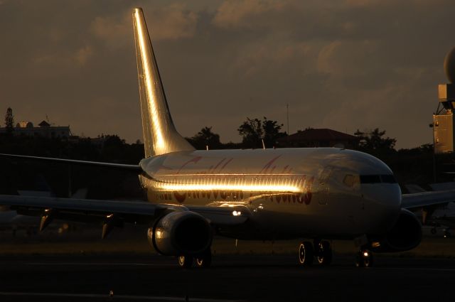 Boeing 737-800 (9Y-KIN)