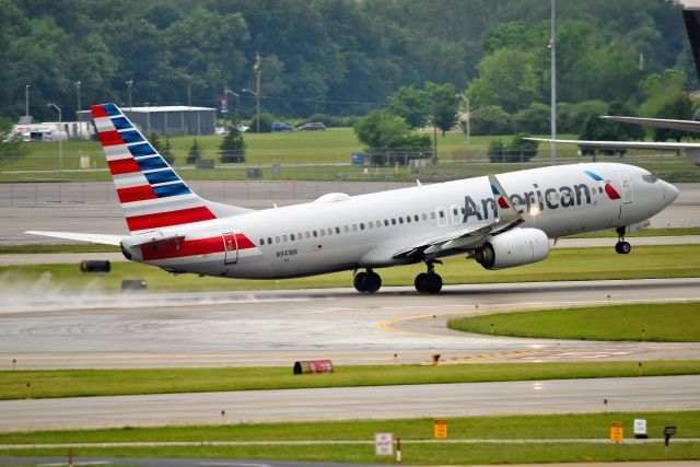 Boeing 737-800 (N941NN) - Departing 5-L on 06-02-22