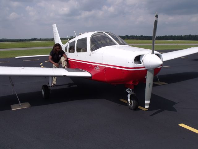 Piper Cherokee (N284HG)