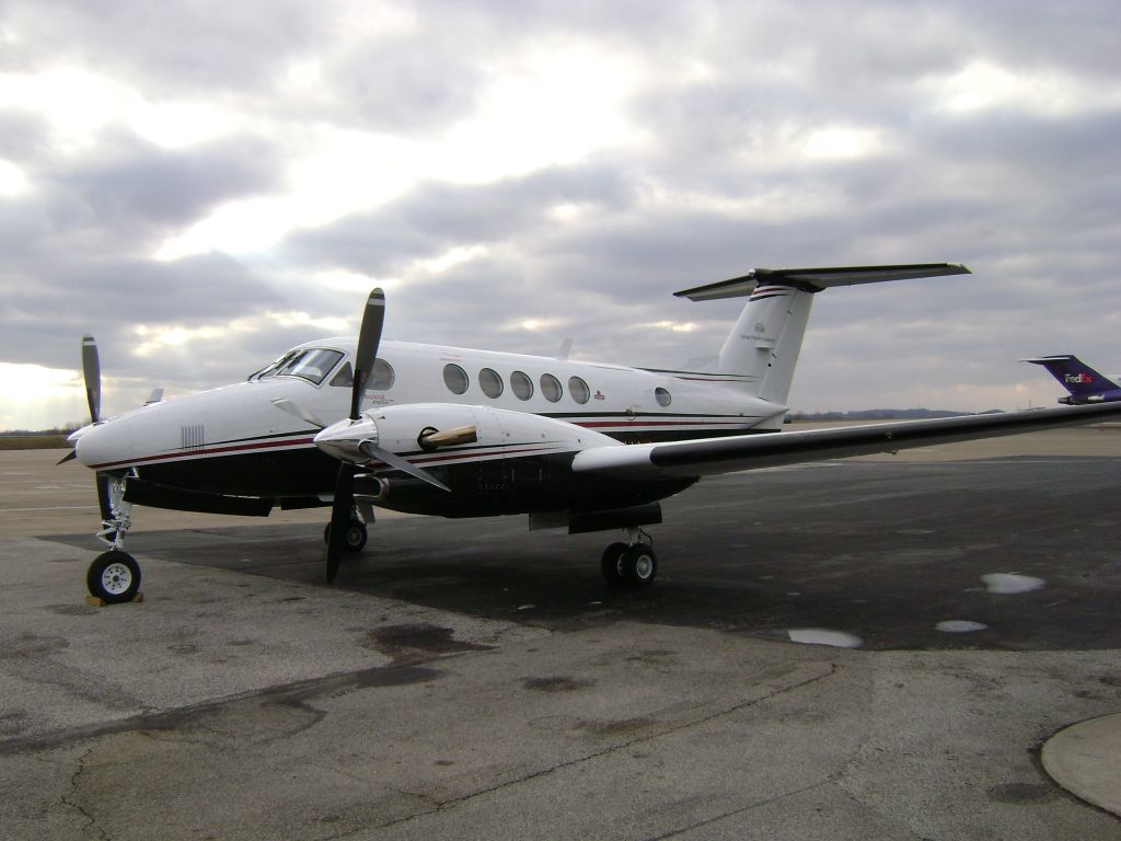 Beechcraft Super King Air 300 (N4NF)