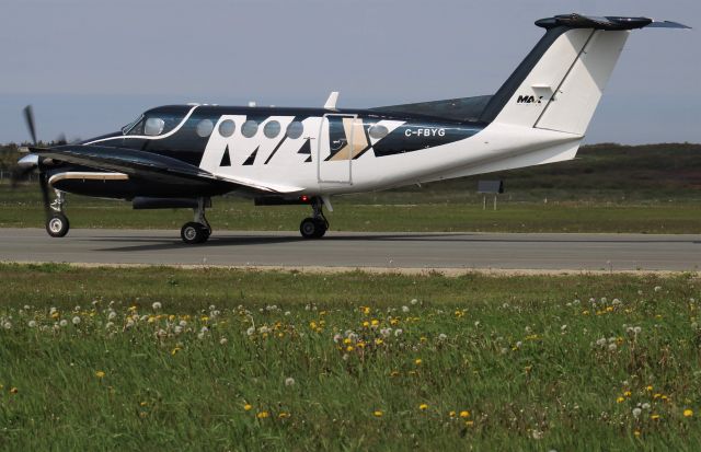 Beechcraft Super King Air 200 (C-FBYG) - CYGR-CYVB