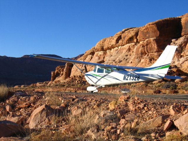 Cessna Skylane (N21328)