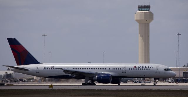 Boeing 757-200 (N522US)