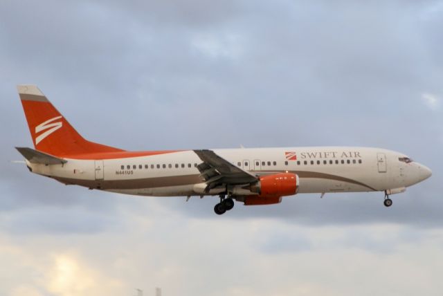 BOEING 737-400 (N441US)