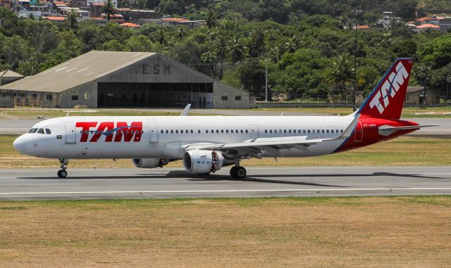 Airbus A321 (PT-XPH)