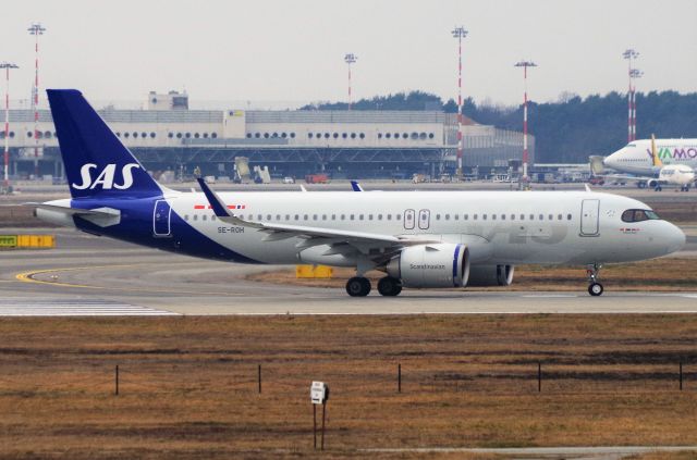 Airbus A320 (SE-ROH)