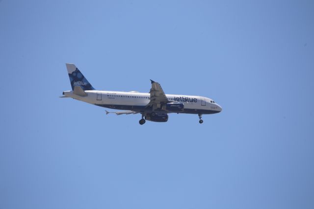 Airbus A320 (N630JB)