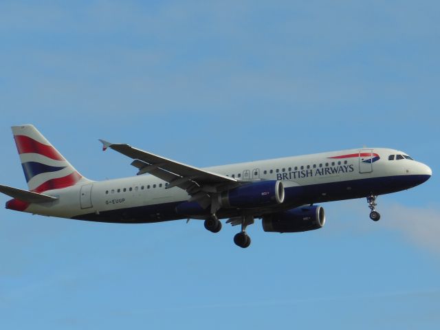 Airbus A320 (G-EUUP) - British Airways (BA) G-EUUP A320-232 [cn2038]br /London Heathrow (LHR). British Airways flight BA811 arriving from Copenhagen Kastrup (CPH). br /Taken from The Mound, Windsock Way (9L Approach)br /2013 07 20  a rel=nofollow href=http://alphayankee.smugmug.com/Airlines-and-Airliners-Portfolio/Airlines/EuropeanAirlines/British-Airways-BA/https://alphayankee.smugmug.com/Airlines-and-Airliners-Portfolio/Airlines/EuropeanAirlines/British-Airways-BA//a