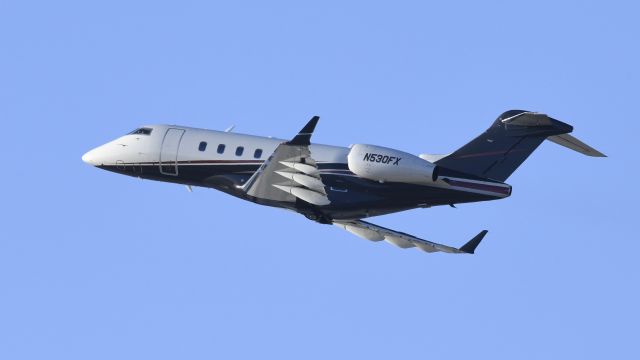 Bombardier Challenger 300 (N530FX) - Departing LAX on 25L