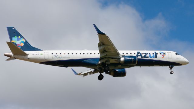 Embraer ERJ-190 (PR-AUP)