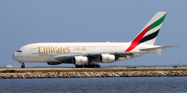 Airbus A380-800 (A6-EUM)