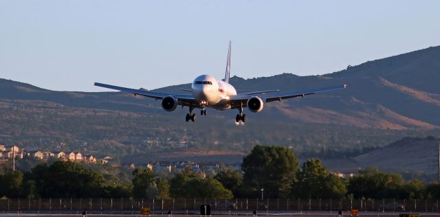 BOEING 767-300 (N164FE) - "Aleena" (N164FE, a B763) on her sunrise hour (6:01 AM) s/final to Runway 16L.  Arriving from Memphis (KMEM).