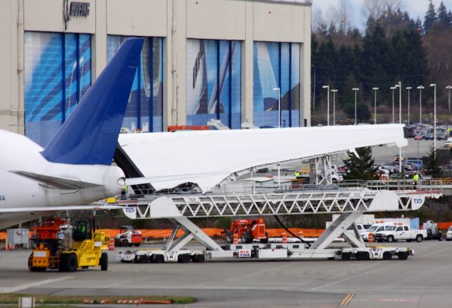 BOEING 747-8 (N780BA) - 787 wing set unloaded from N780BA March 15, 2013.