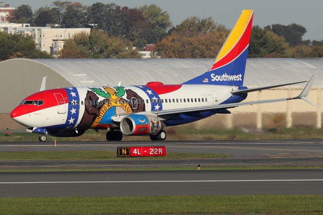 Boeing 737-700 (N280WN) - 'Missouri One' lined up for departure to Baltimore on 22R