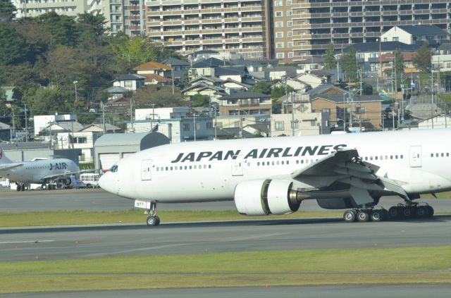 Boeing 777-200 (JA8977)