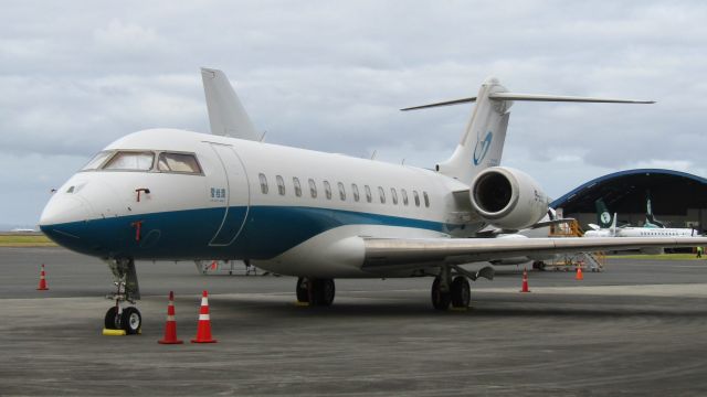 Bombardier Global Express (B-8197) - Chinese visitor on the Air Centre One apron.