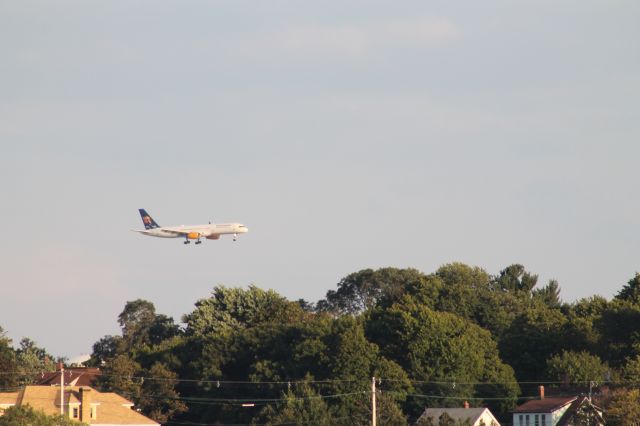 Boeing 757-200 — - A nice shot of an Icelandair 757-200 landing on 33L at Logan.