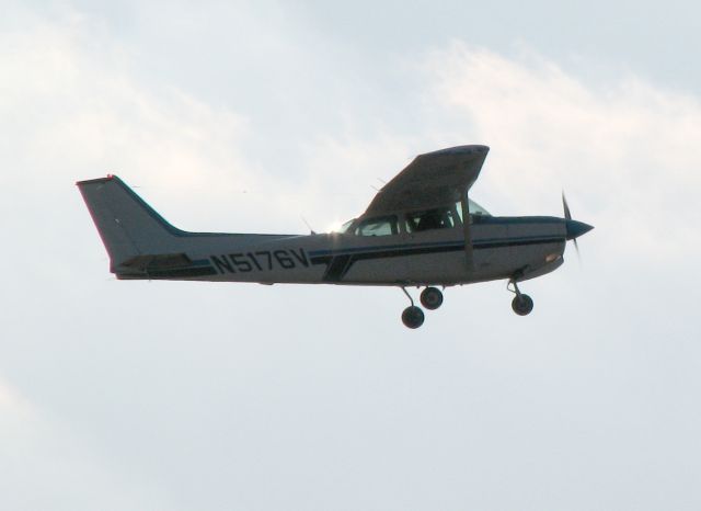 Cessna Cutlass RG (N5176V) - at Queen City