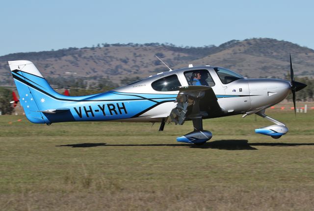 Cirrus SR-22 (VH-YRH)