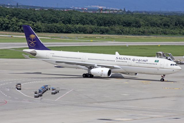 Airbus A330-300 (HZ-AQ16)