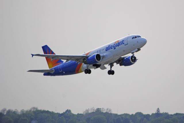 Airbus A320 (N262NV) - Operating as Allegiant flight 1650 to Punta Gorda, FL. June 2, 2019.