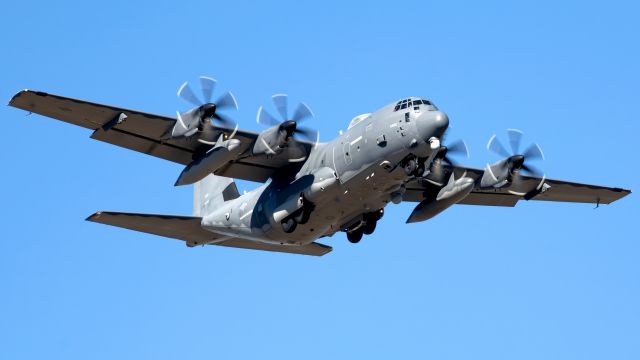 Lockheed C-130 Hercules (18-5882) - "SPOOKY 42" on their final approach before returning to KHRT.