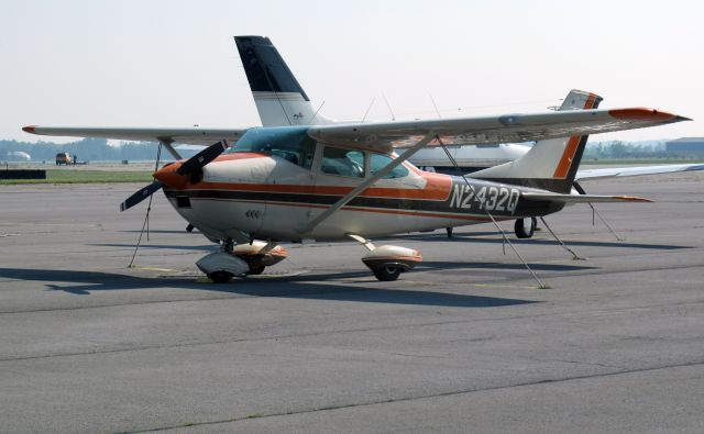 Cessna Skylane (N2432Q)