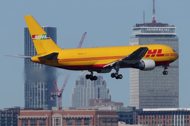 BOEING 767-300 (N653GT) - 'Amerijet 588' from Cincinnati landing on 33L