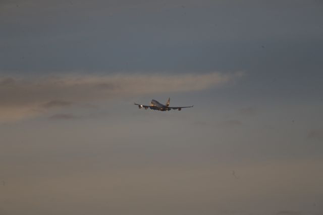 Boeing 747-400 (N465MC)