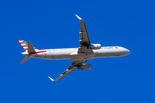 Airbus A321 (N907AA) - American Airlines A321 taking off from PHX on 11/12/22. Taken with a Canon R7 and Tamron 70-200 G2 lens.