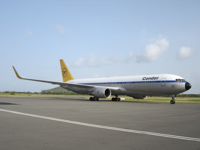 BOEING 767-300 (D-ABUM)