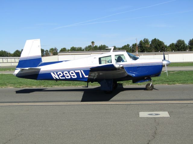 Mooney M-20 (N2997L) - Taxiing to ramp