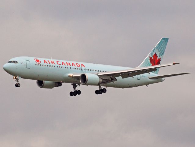 BOEING 767-300 (C-GDUZ)