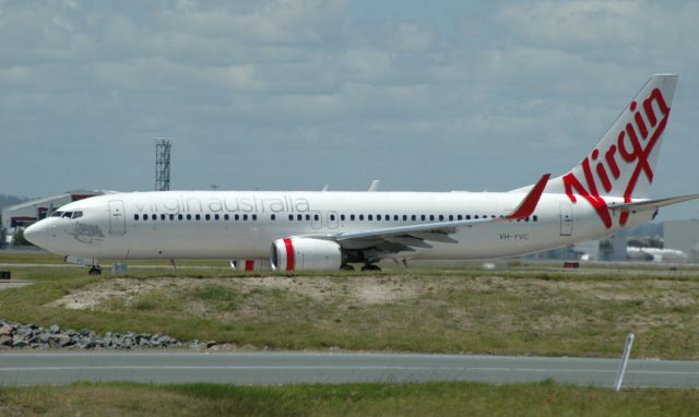 Boeing 737-800 (VH-YVC) - Victor Charlie taxiing past Brisbane Airport's loop road