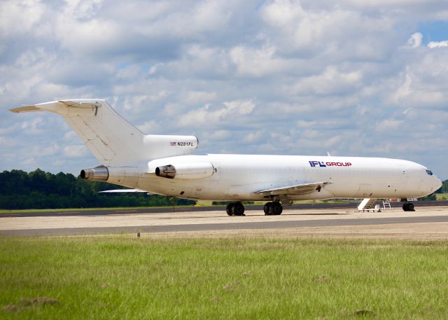 BOEING 727-200 (N281FL) - At Shreveport Regional.