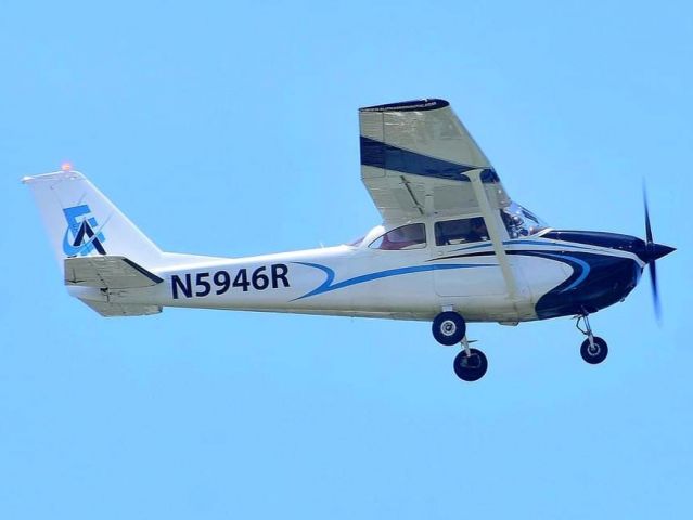 Cessna Skyhawk (N5946R)