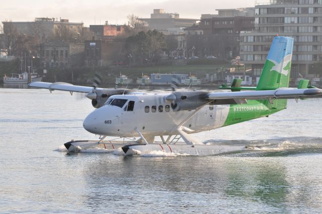 De Havilland Canada Twin Otter (C-FWTE) - Taxiing for take-off at Victoria Harbour, B.C.