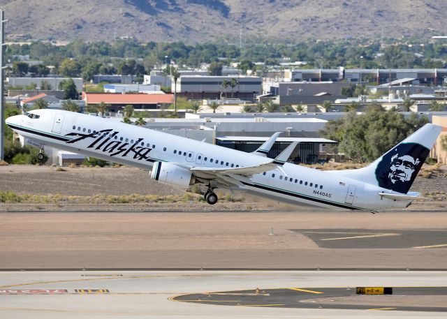 Boeing 737-900 (N440AS)