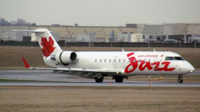 Canadair Regional Jet CRJ-200 (C-GKEW)