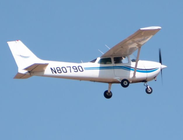 Cessna Skyhawk (N80790) - Sierra Aviation