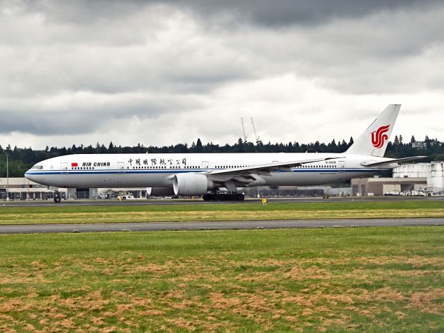 BOEING 777-300ER (B-2086)
