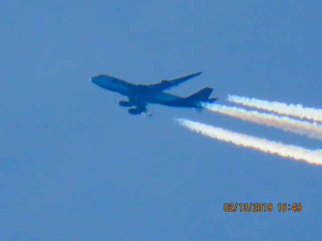 Boeing 747-400 (N497MC)