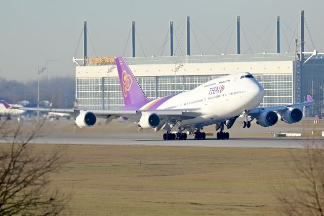 Boeing 747-200 (HS-TGY)