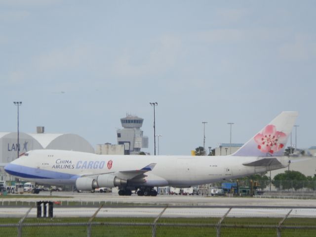 Boeing 747-400 (B-18706)