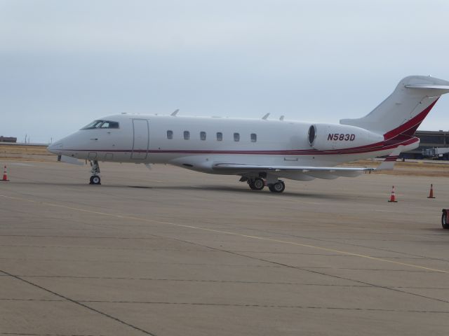 Bombardier Challenger 300 (N583D)