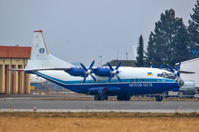 Antonov An-12 (UR-11316)